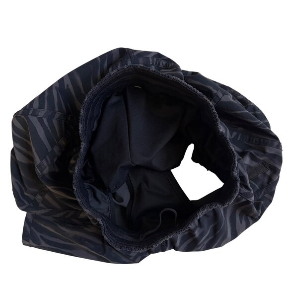 Lululemon Tracker Short V *4" Le Tigre Camo Deep Coal Multi - Size 4 - Picture 5 of 8